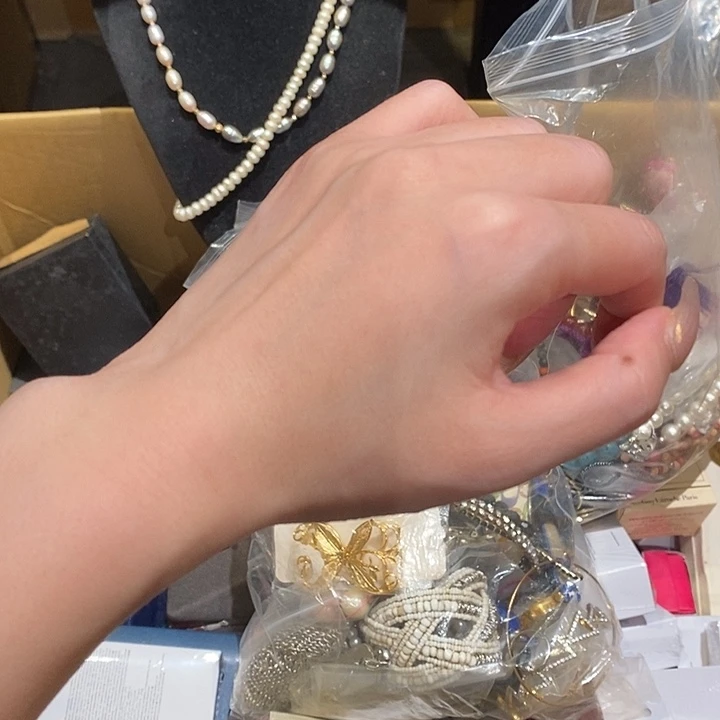 菠****中古香水沐浴露持久留香