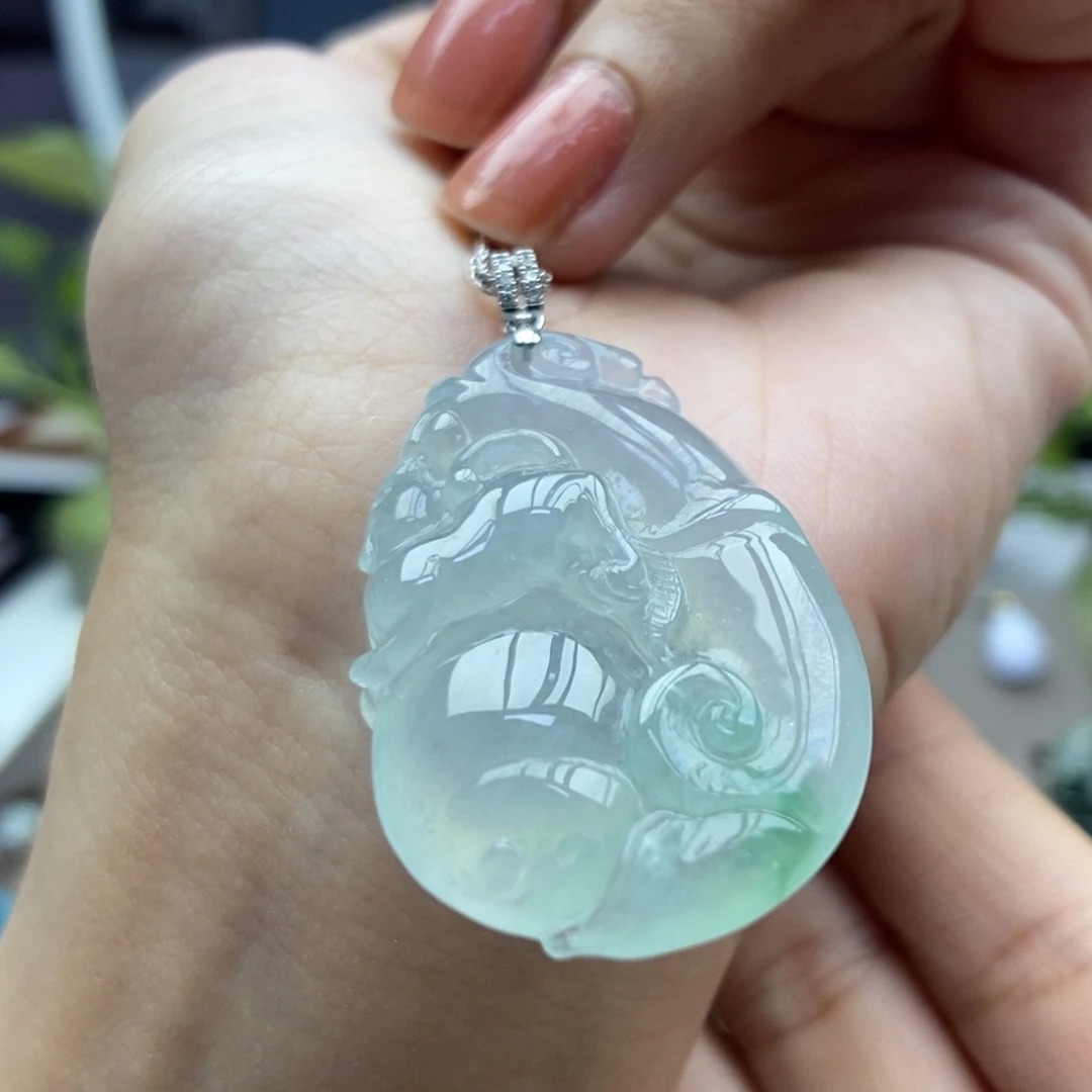 翡翠18K金镶嵌颈饰吊坠58