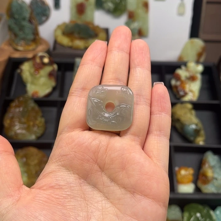 蛇纹石玉未镶嵌颈饰