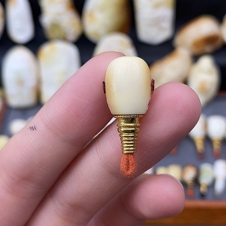 未镶嵌琥珀裸石10三通a746