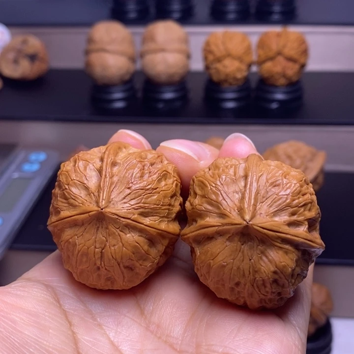 文玩核桃把件玉面三楞36