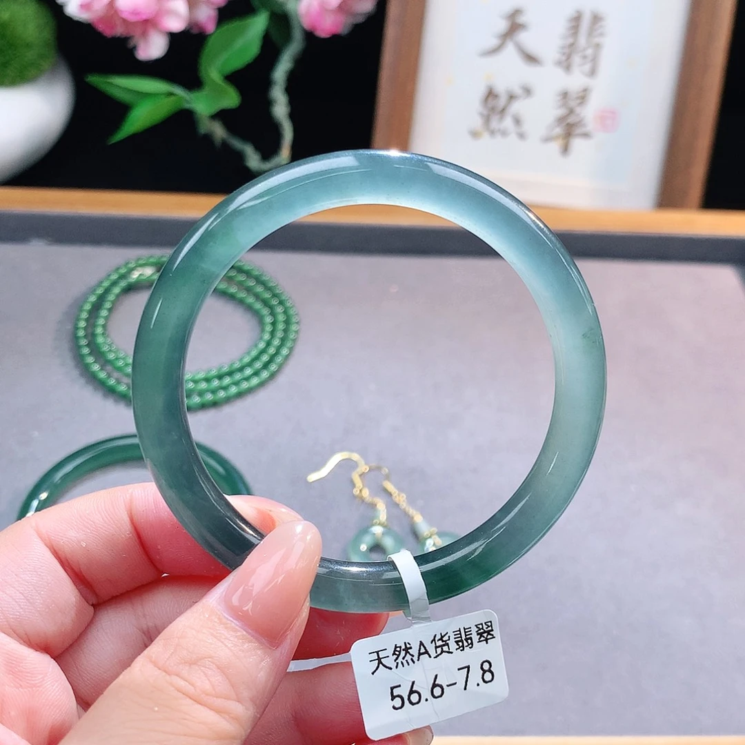未镶嵌手镯（圆镯）翡翠