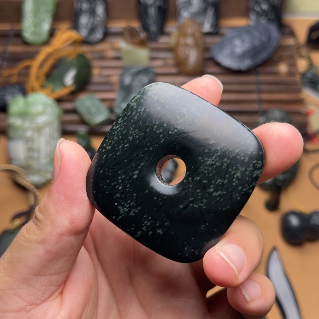 和田玉未镶嵌挂件塔青博古扣