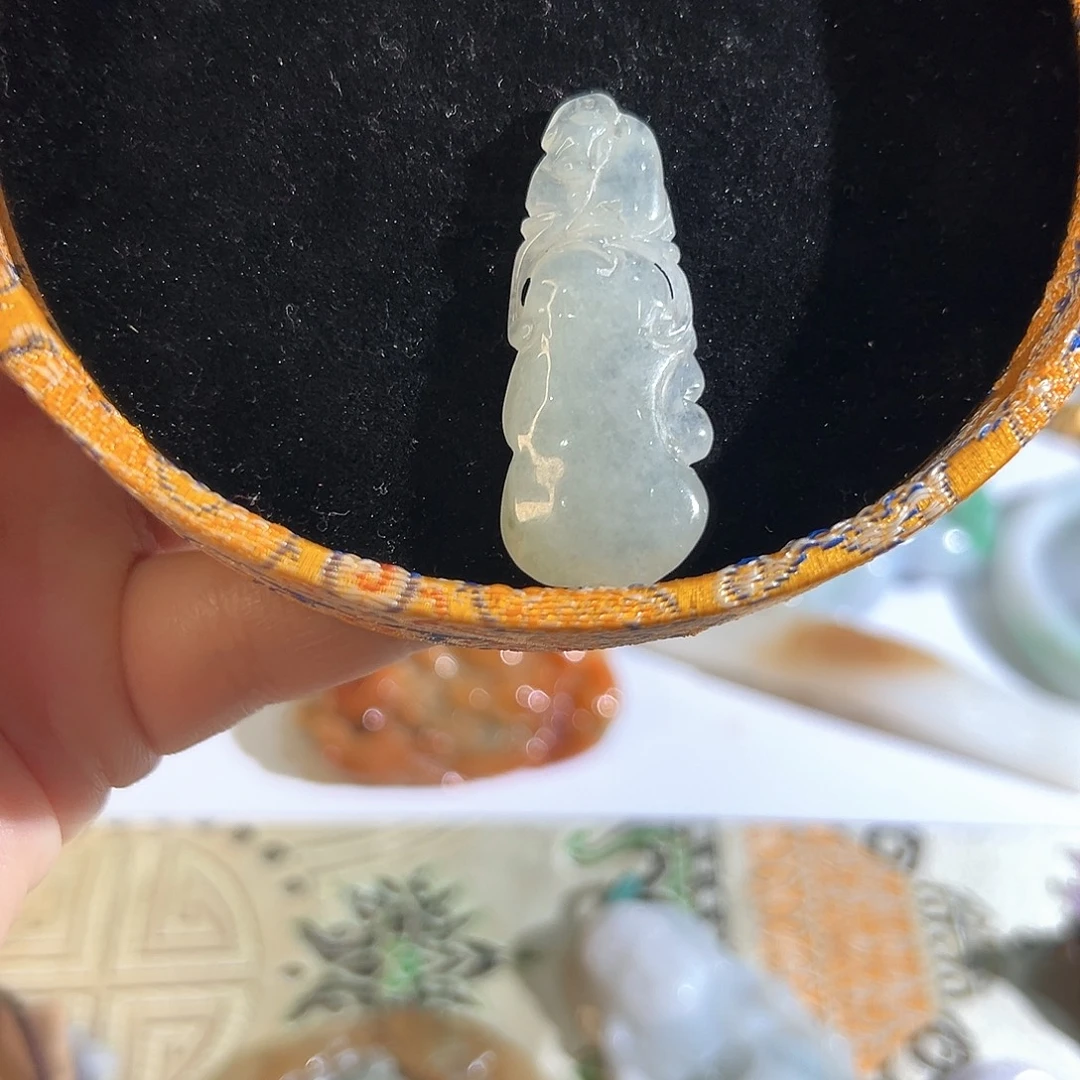 翡翠未镶嵌颈饰翡翠冰种瓜迭绵绵