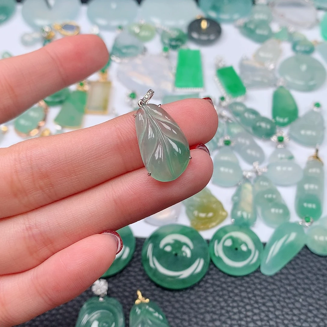 翡翠颈饰18K金镶嵌H*天然翡翠