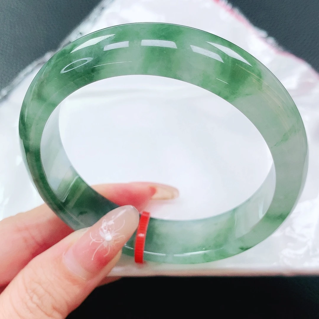 翡翠手镯未镶嵌59圈