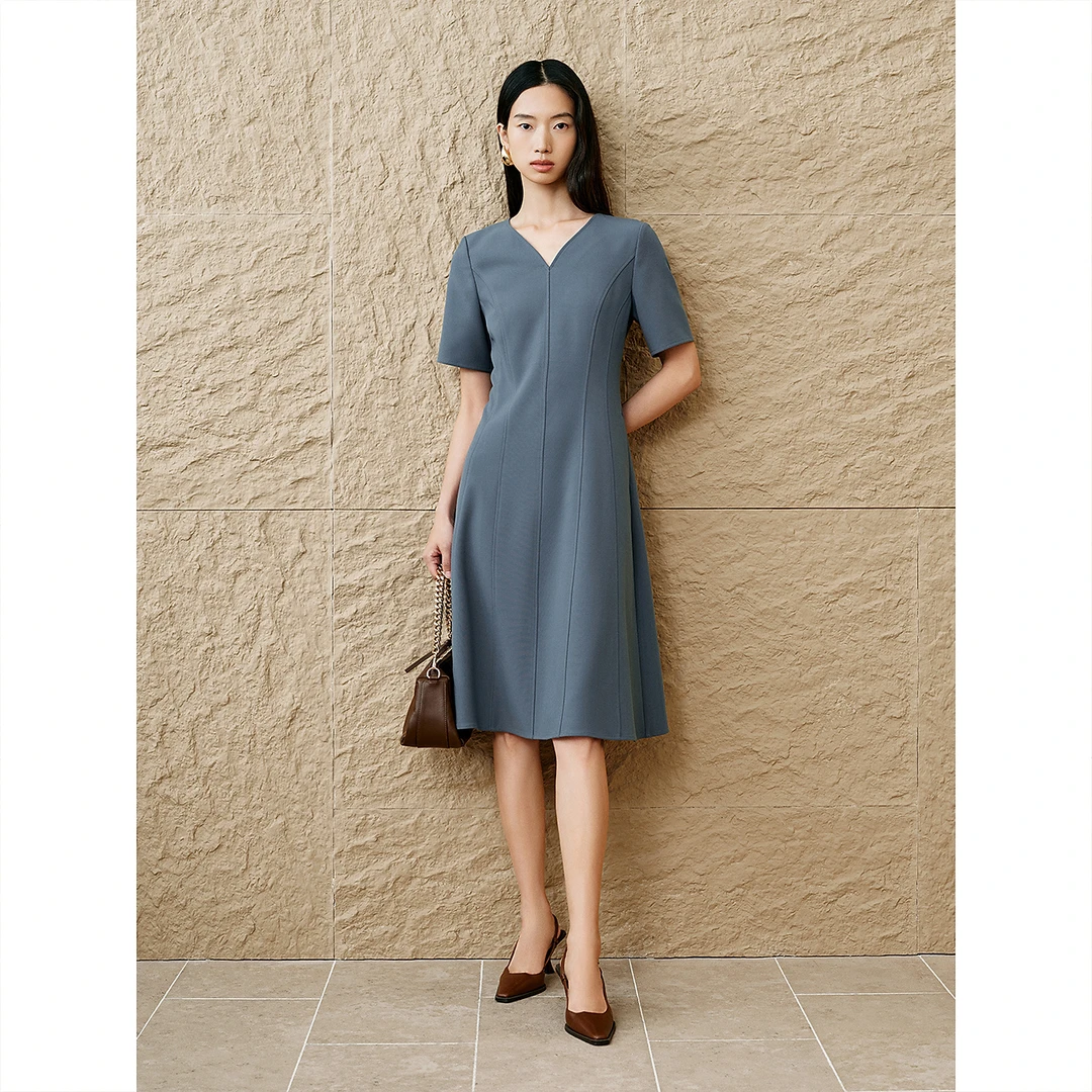 INSUN恩裳专选2025春季气质V领修身收腰连衣裙9C65105170