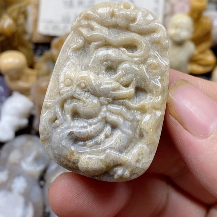 颈饰未镶嵌硅化珊瑚（珊瑚玉）森**烛