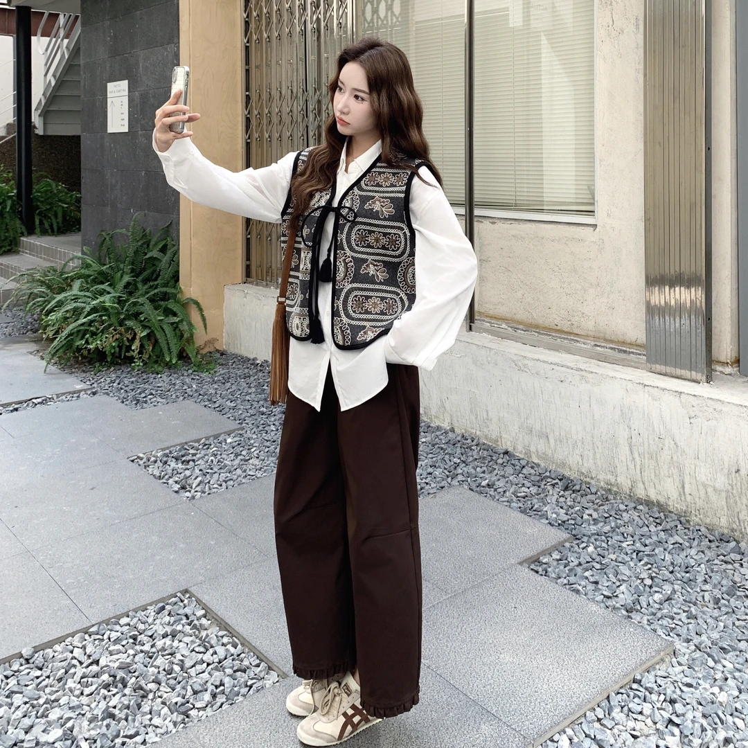 刺绣马甲白衬衫INS风慵懒套装女装早秋时尚显瘦遮肉阔腿裤三件套