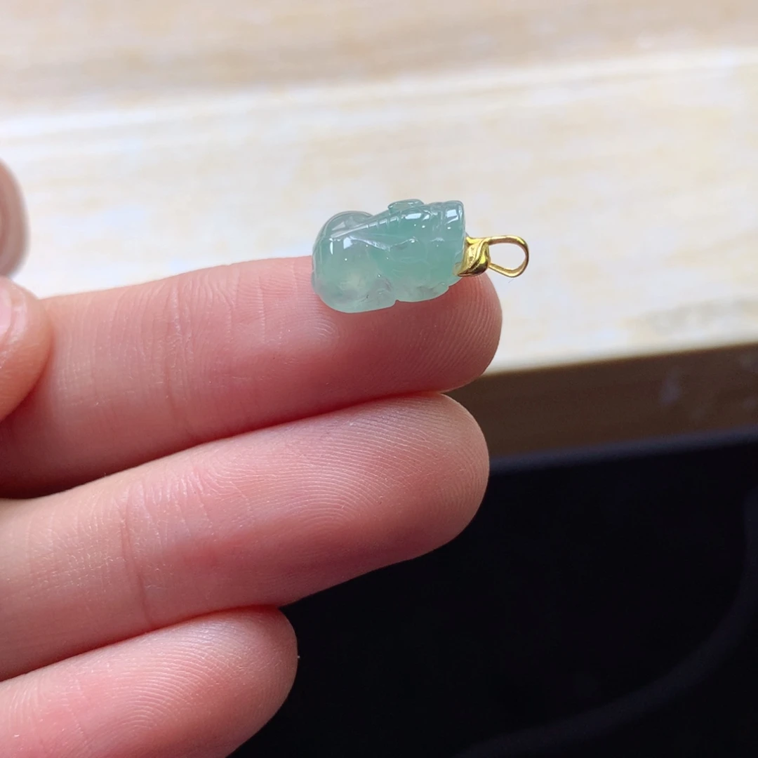 翡翠颈饰18K金镶嵌吊坠