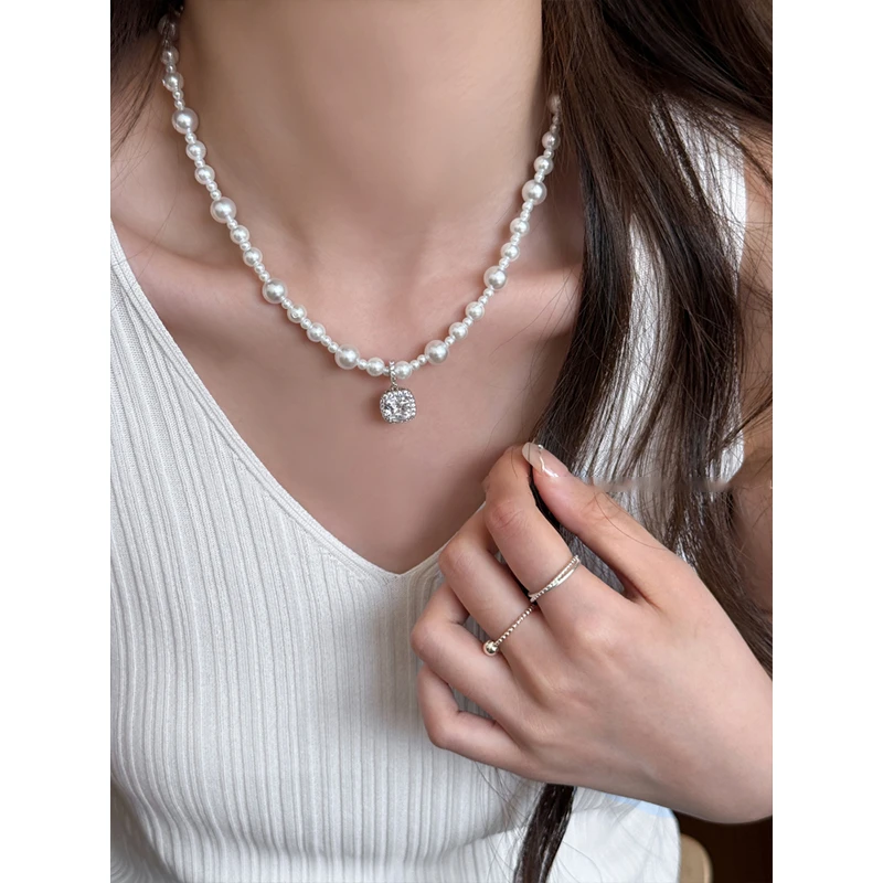 铜合金仿珍珠吊坠 精致方糖珍珠项链女优雅时尚轻奢锁骨链气质