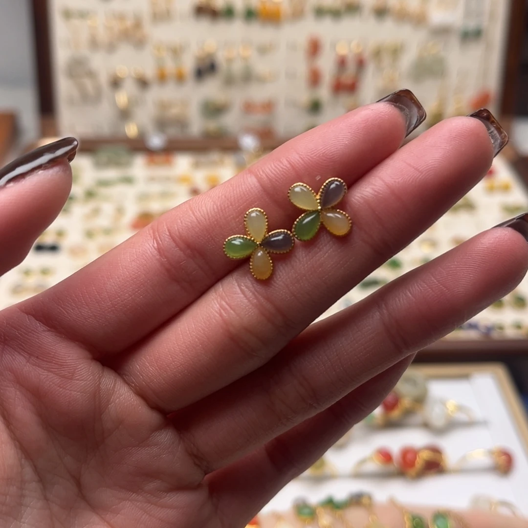 和田玉未镶嵌耳饰