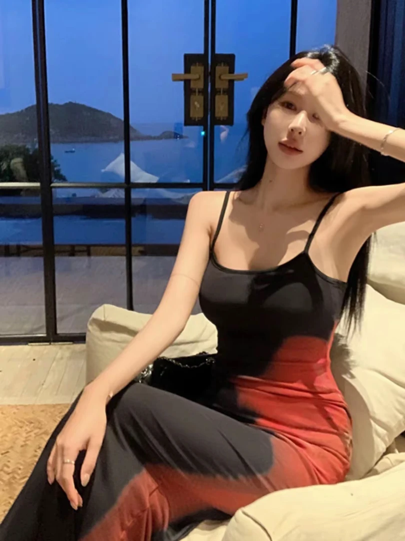 复古印花吊带连衣裙女夏季性感辣妹长裙子超显身材紧身收腰包臀裙