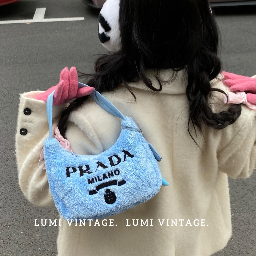 95新 Prada/普拉达 蓝色毛毛hobo单肩包38101502