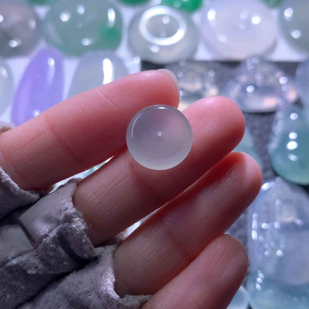 翡翠未镶嵌颈饰扣