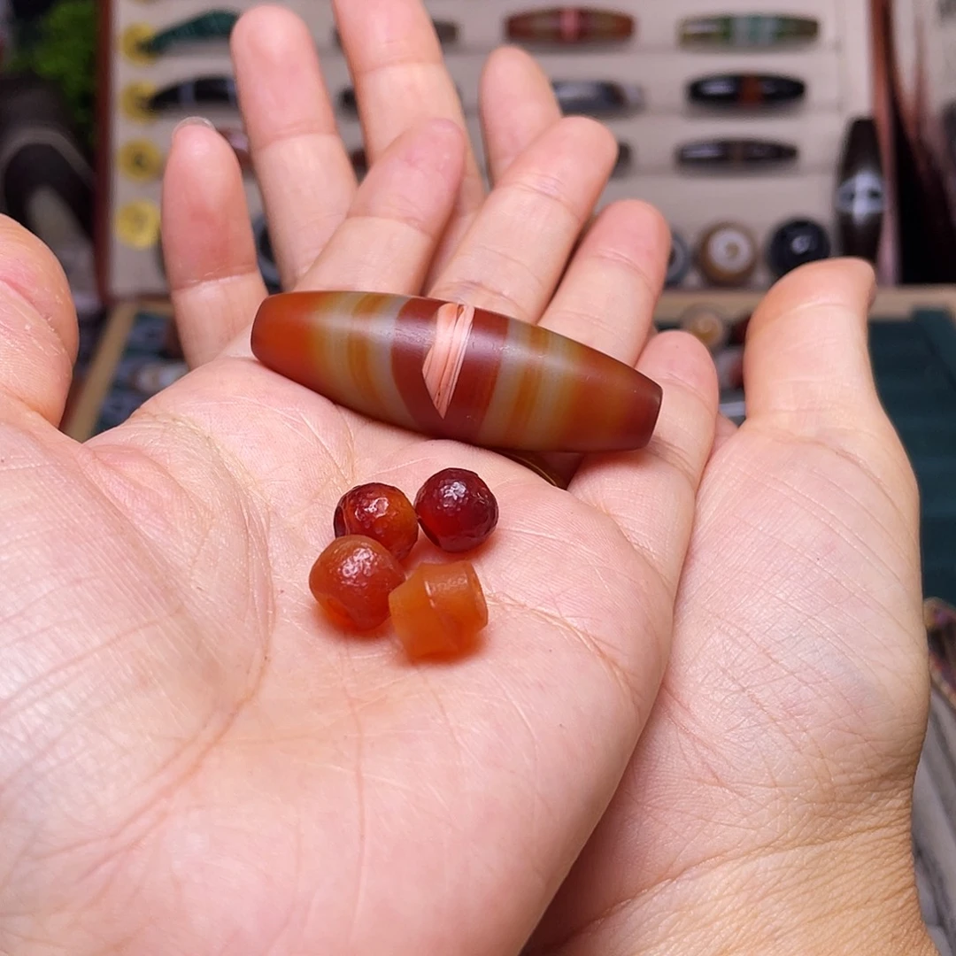 剑***看玛瑙/玉髓未镶嵌珠宝奇石