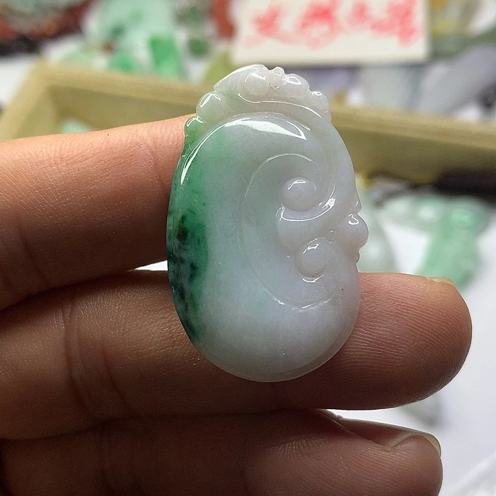 翡翠未镶嵌吊坠(赠链)