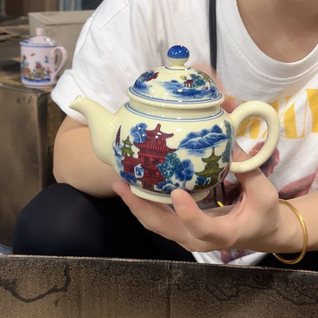 摆件////景德镇陶瓷器。黄。