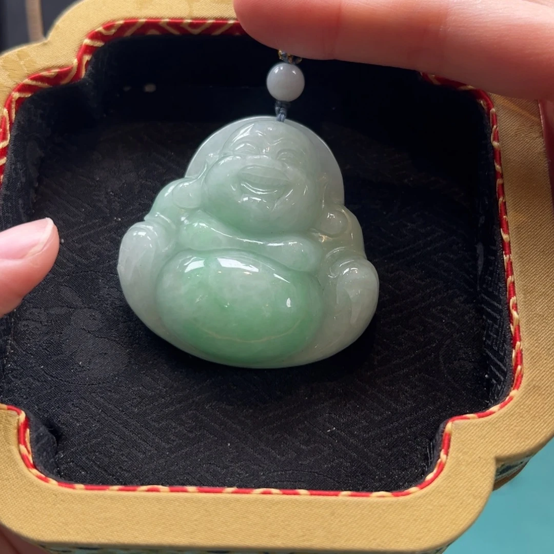 翡翠未镶嵌颈饰佛公