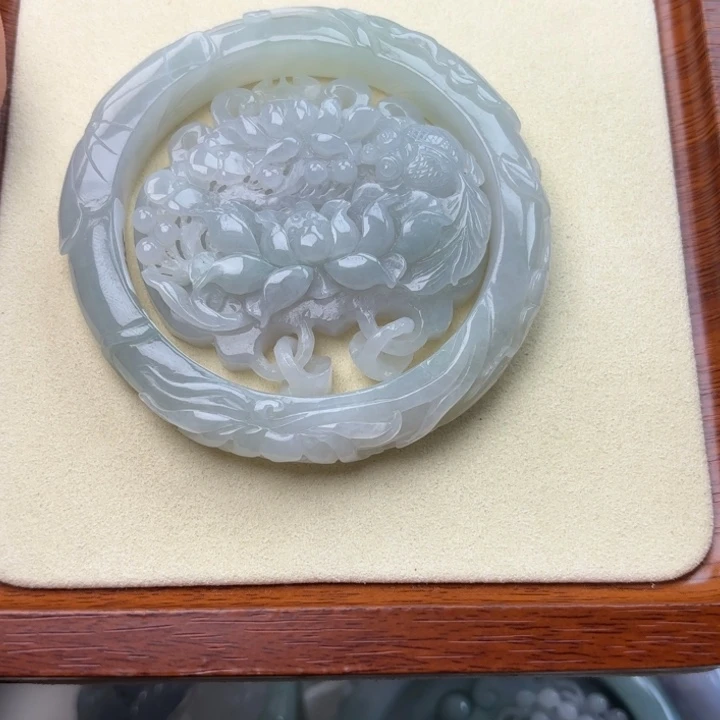 翡翠未镶嵌手镯58荷叶鱼