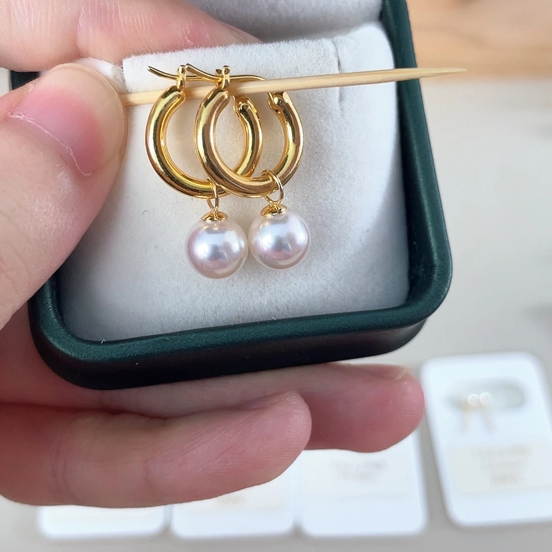 18K金镶嵌海水珍珠耳饰