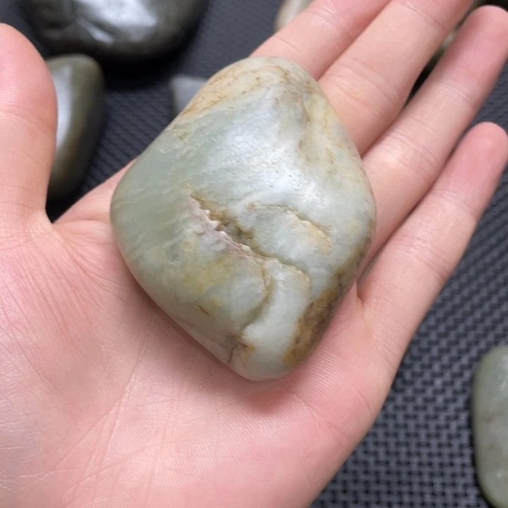 和田玉未镶嵌车挂