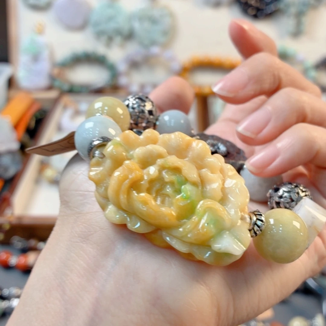 随***心翡翠未镶嵌颈饰手串