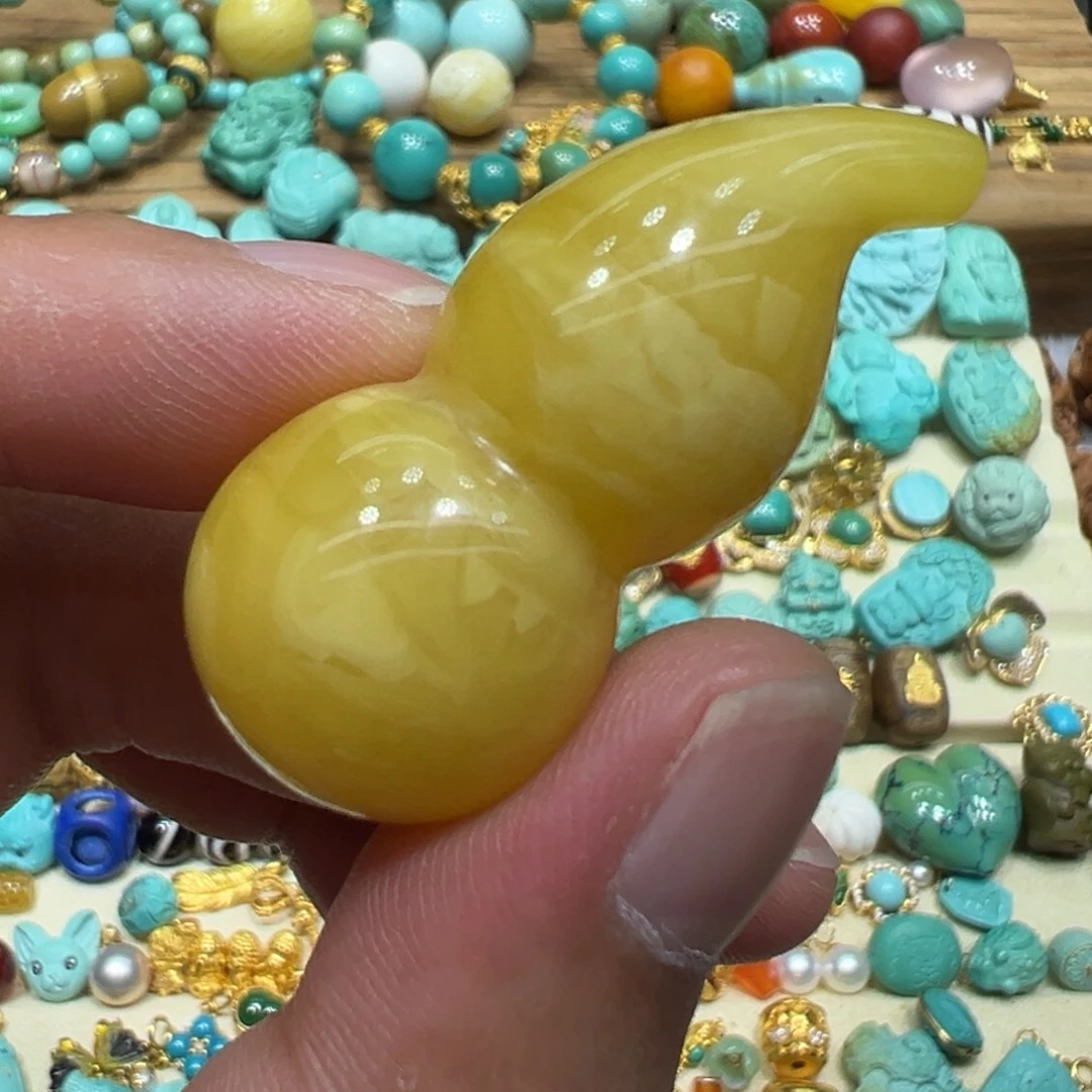 未镶嵌颈饰琥珀葫芦