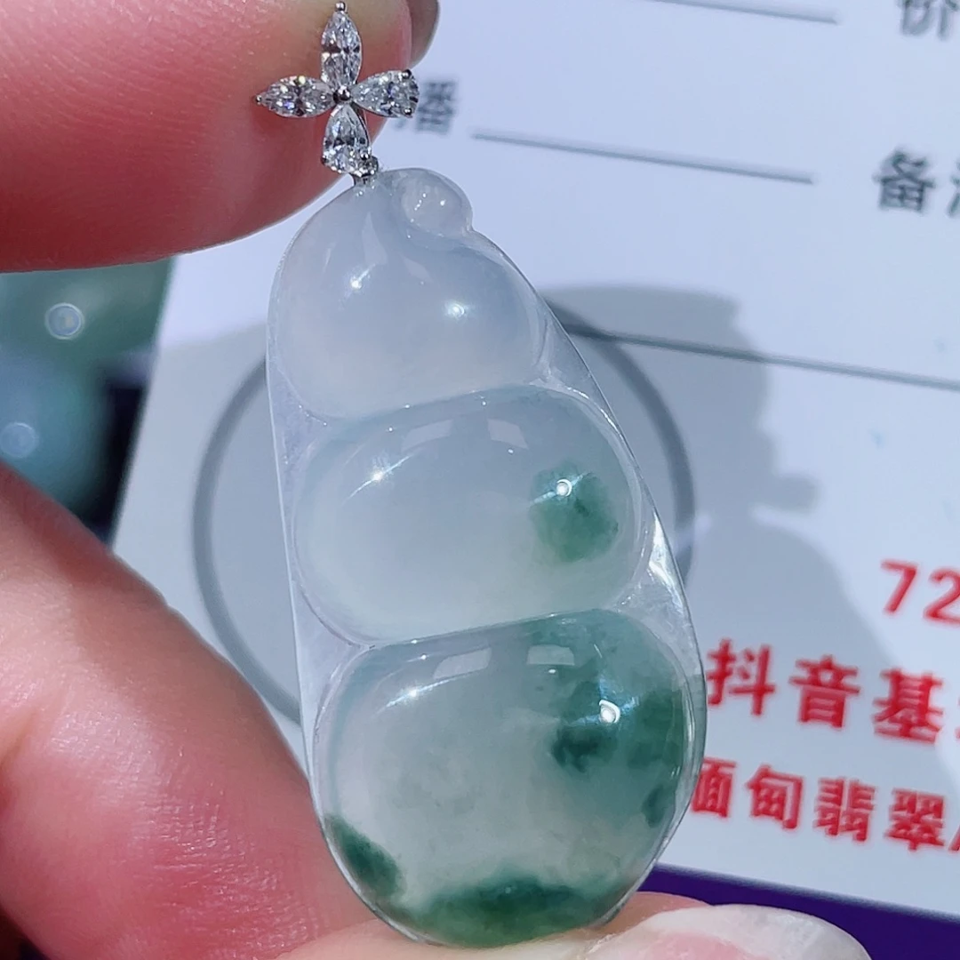 颈饰18K金镶嵌翡翠豆子