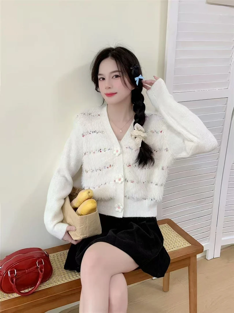 【15号-2025款】韩版甜辣刺绣针织衫上衣针织秋冬名媛毛绒毛针织衫