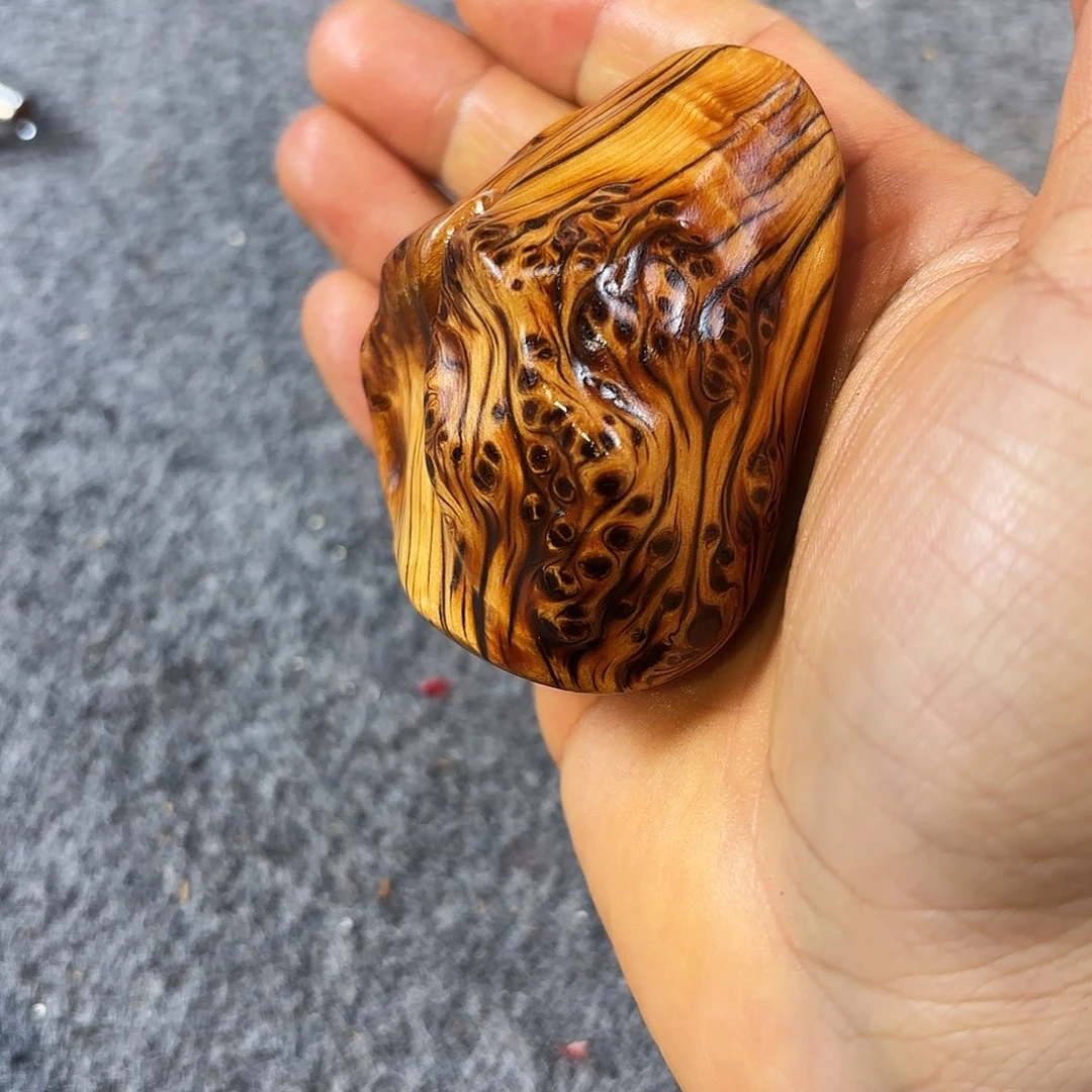 崖柏虎皮纹陈化瘤包把件