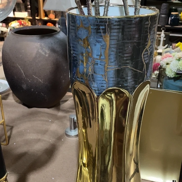 陶瓷花瓶，茶杯茶具。