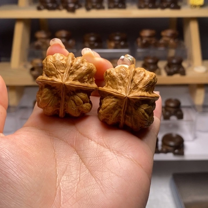 文玩核桃吊坠38九五玄包四棱Y03