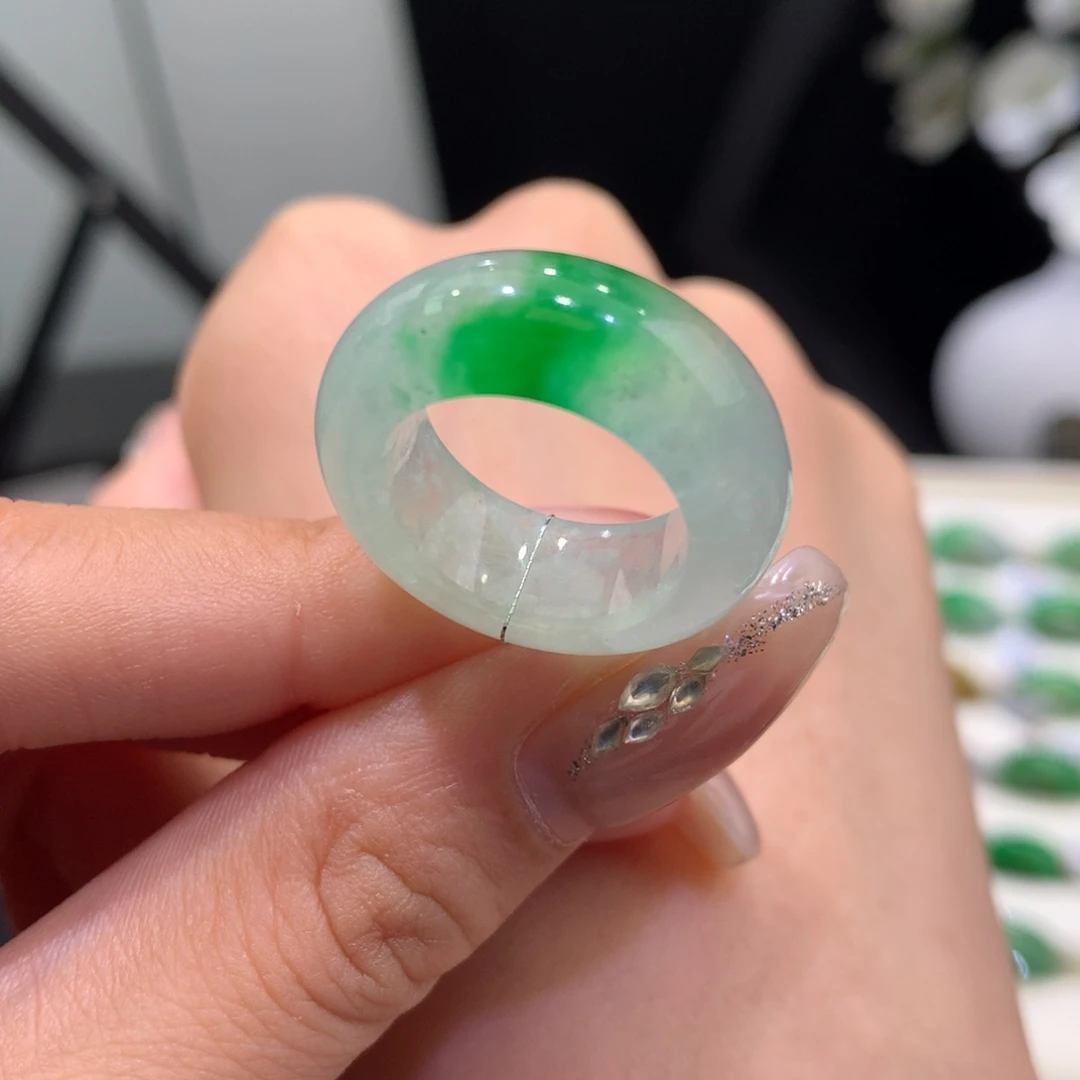 翡翠未镶嵌戒指翡翠