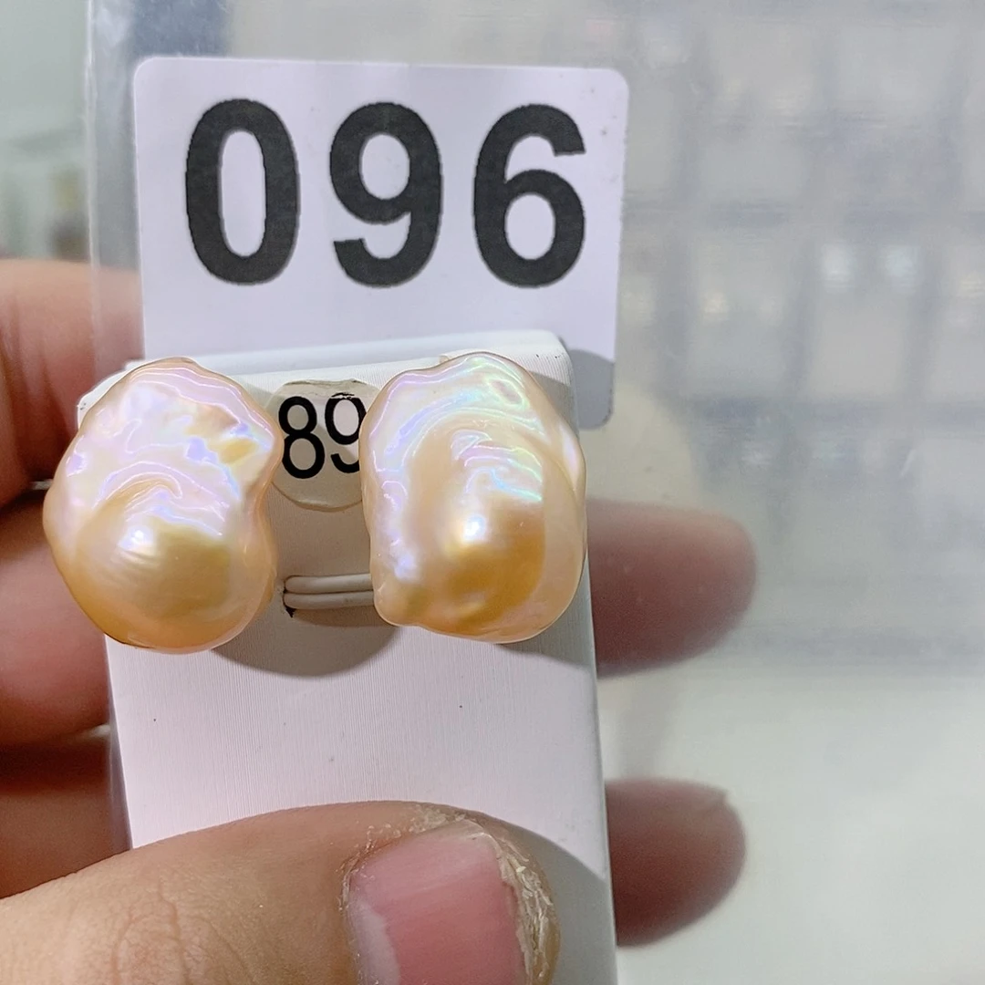 淡水珍珠颈饰合金