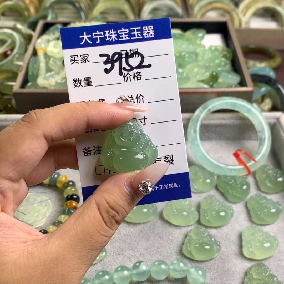 顺***满未镶嵌蛇纹石玉颈饰3952