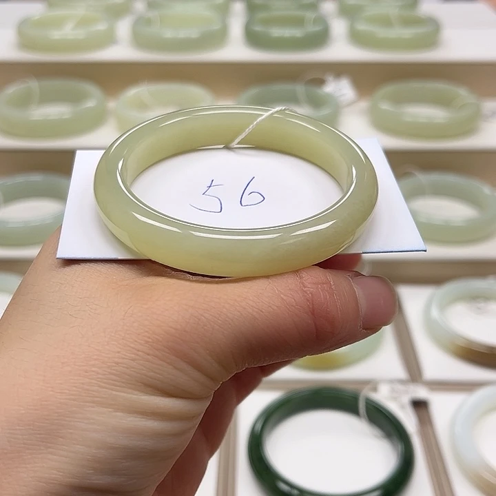 和田玉（糖玉）未镶嵌手镯