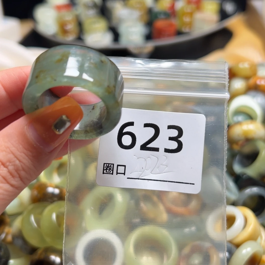 伊***人蛇纹石玉未镶嵌戒指