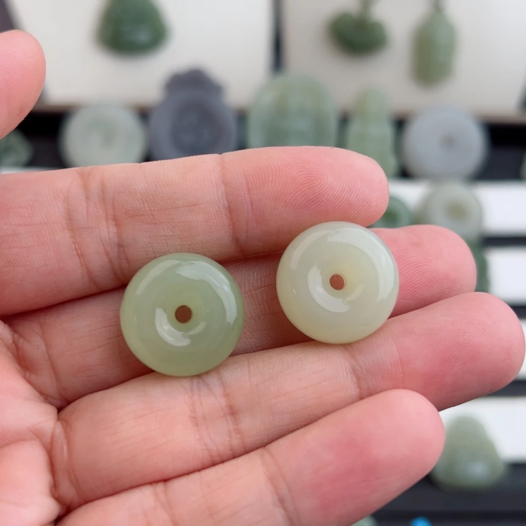 吊坠(赠链)未镶嵌和田玉666