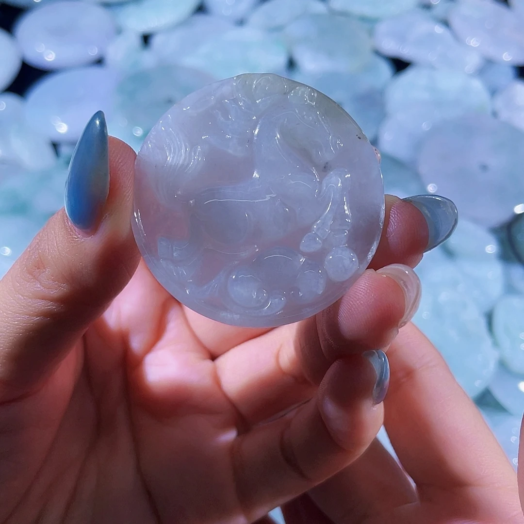 翡翠未镶嵌颈饰马牌