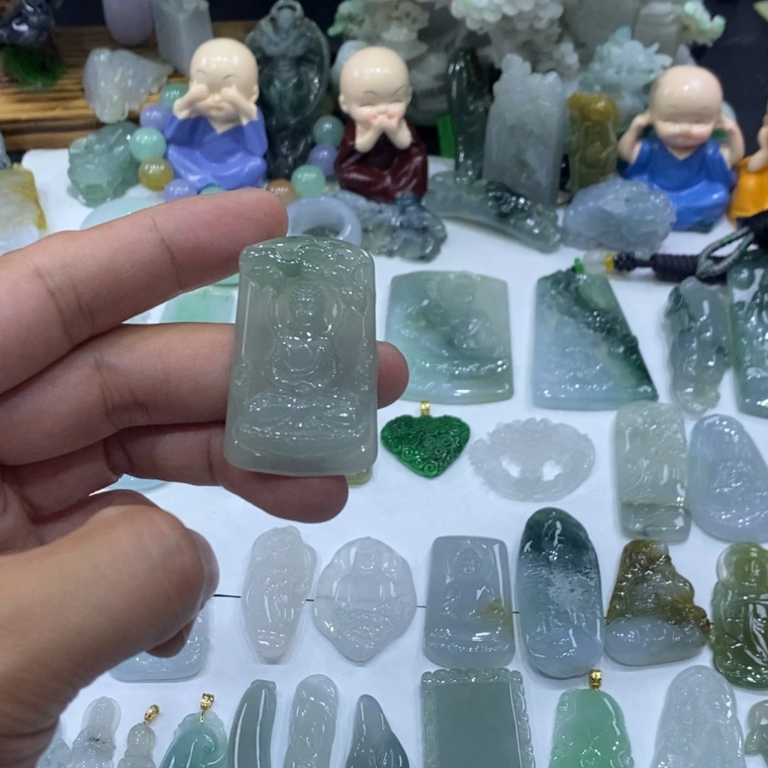 翡翠未镶嵌吊坠(不含链)大日如来