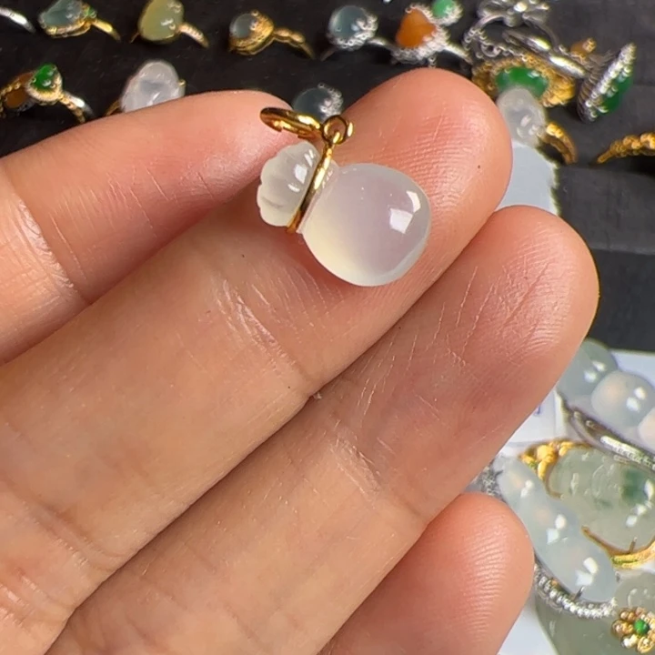 翡翠吊坠(不含链)18K金镶嵌翡翠吊坠项链