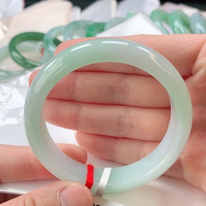 翡翠手镯未镶嵌缅甸A货翡翠手镯