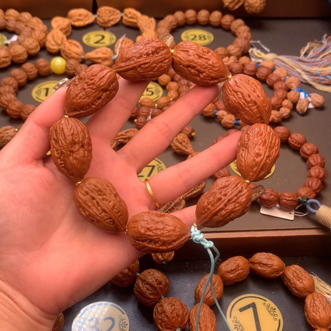 文玩核桃手串貔貅