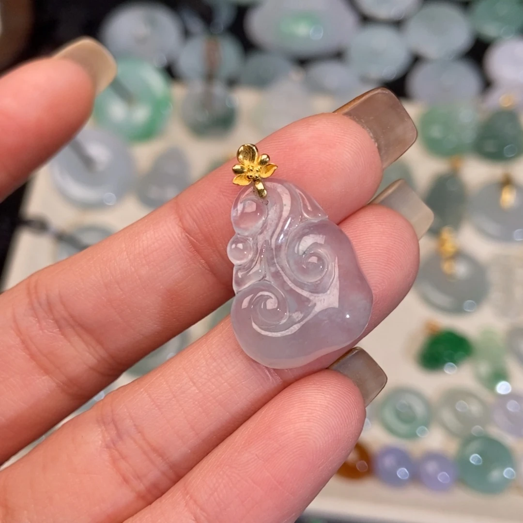 翡翠18K金镶嵌颈饰如意