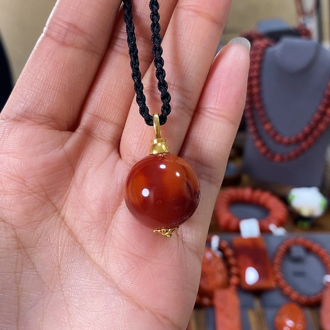 18K金镶嵌20mm原矿南红玛瑙