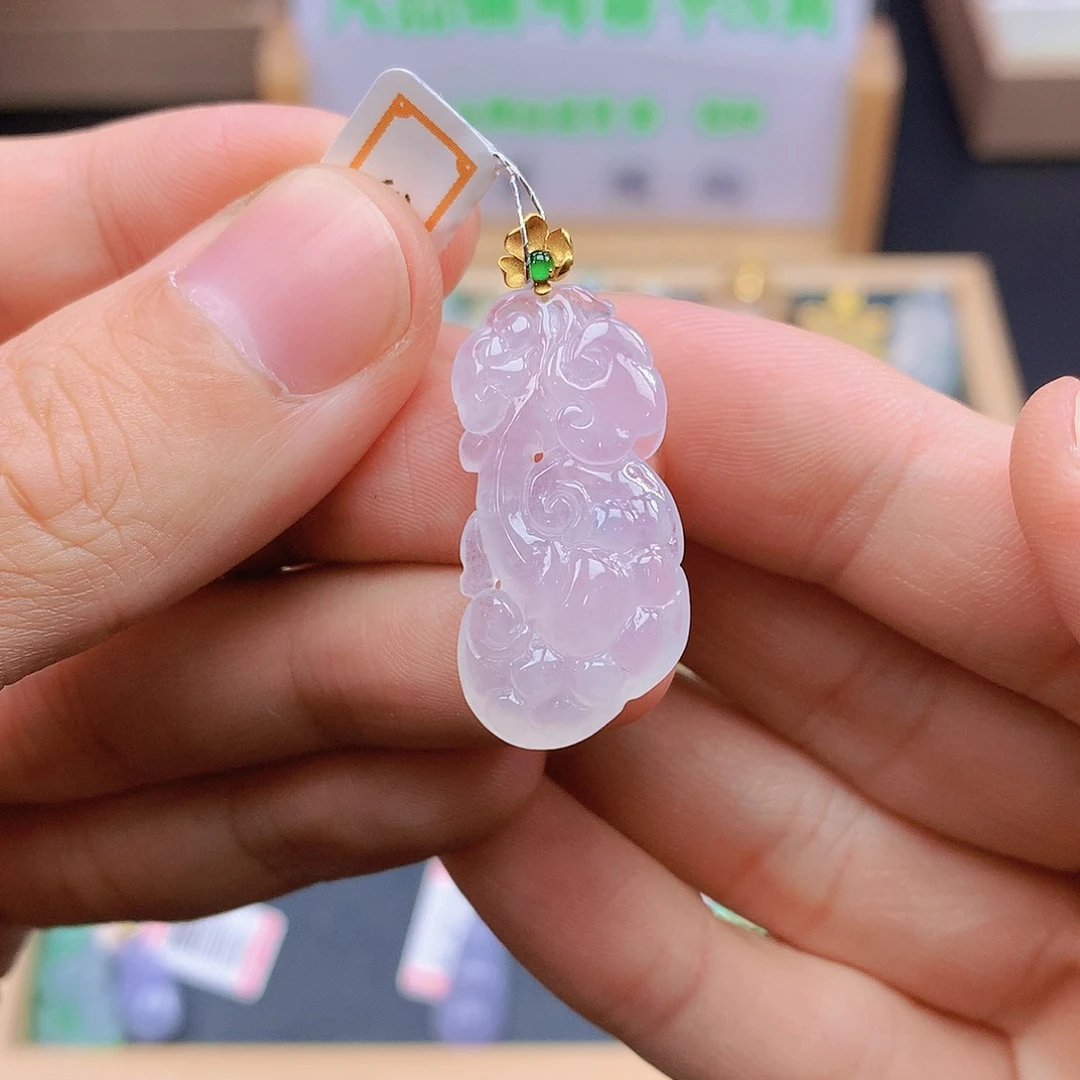 翡翠18K金镶嵌颈饰翡翠