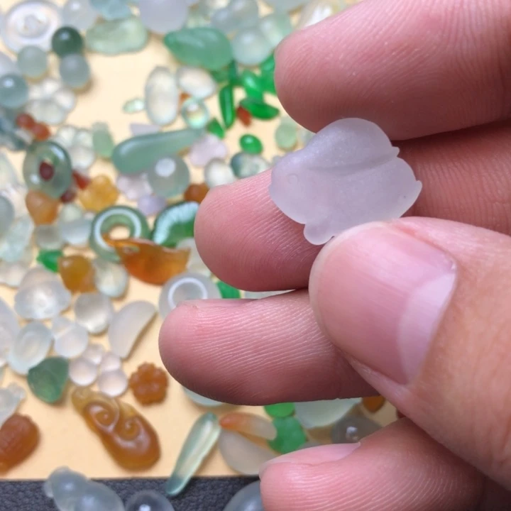 定制翡翠未镶嵌挂件