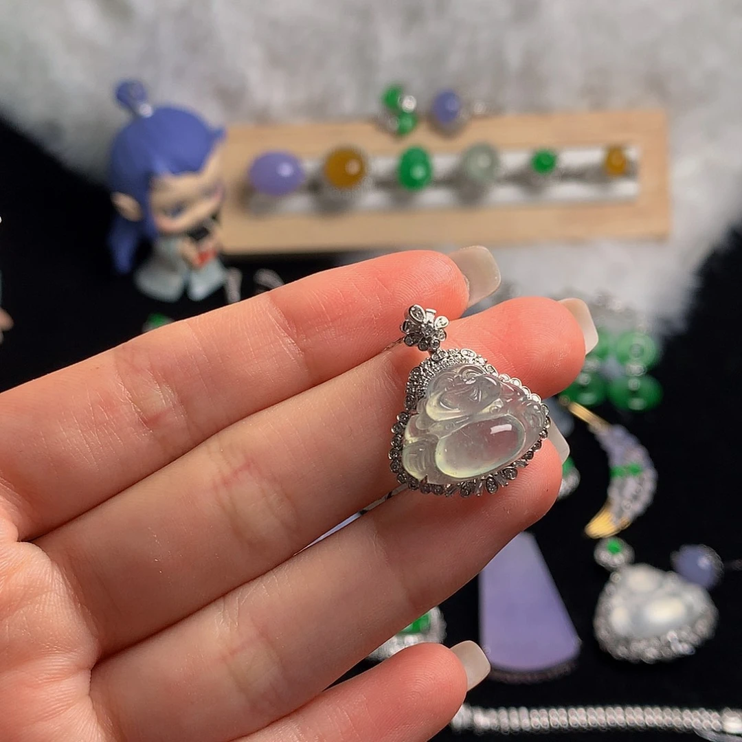 颈饰18K金镶嵌翡翠