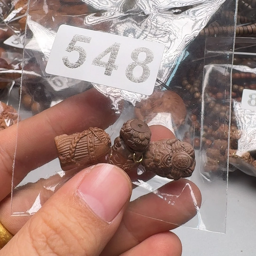 G***果其他檀香木3颗精雕老山檀香